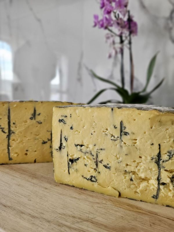 Сыр с зеленой плесенью: как выбрать, хранить и в чем его польза