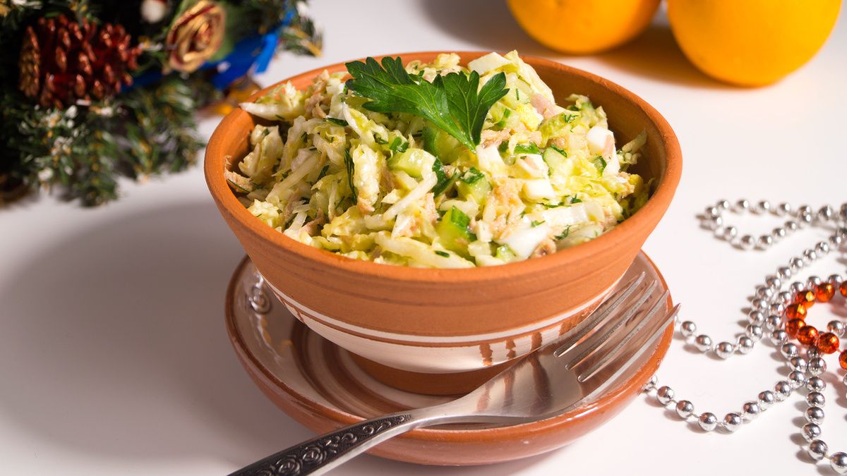 Нежный салат с тунцом и пекинской капустой для любого повода
