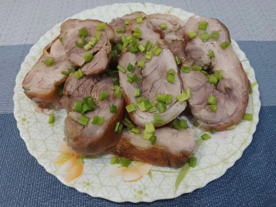 Как приготовить идеальную свиную рульку в рукаве