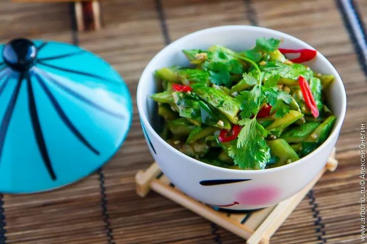 Необычные битые огурцы: наслаждайтесь ярким вкусом