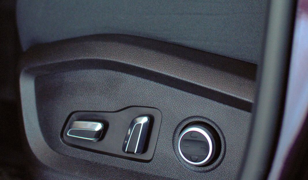 Чем опасны влажные салфетки для вашего автомобиля: простые советы по уходу за салоном