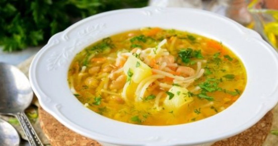 Сытный суп с фасолью и вермишелью: идеальное блюдо для семейного обеда