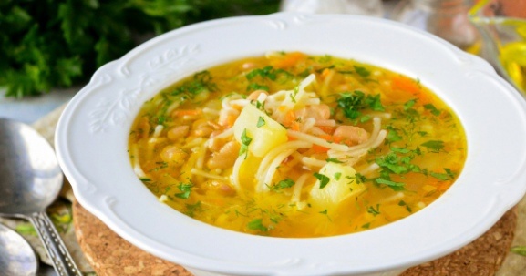 Сытный суп с фасолью и вермишелью: идеальное блюдо для семейного обеда