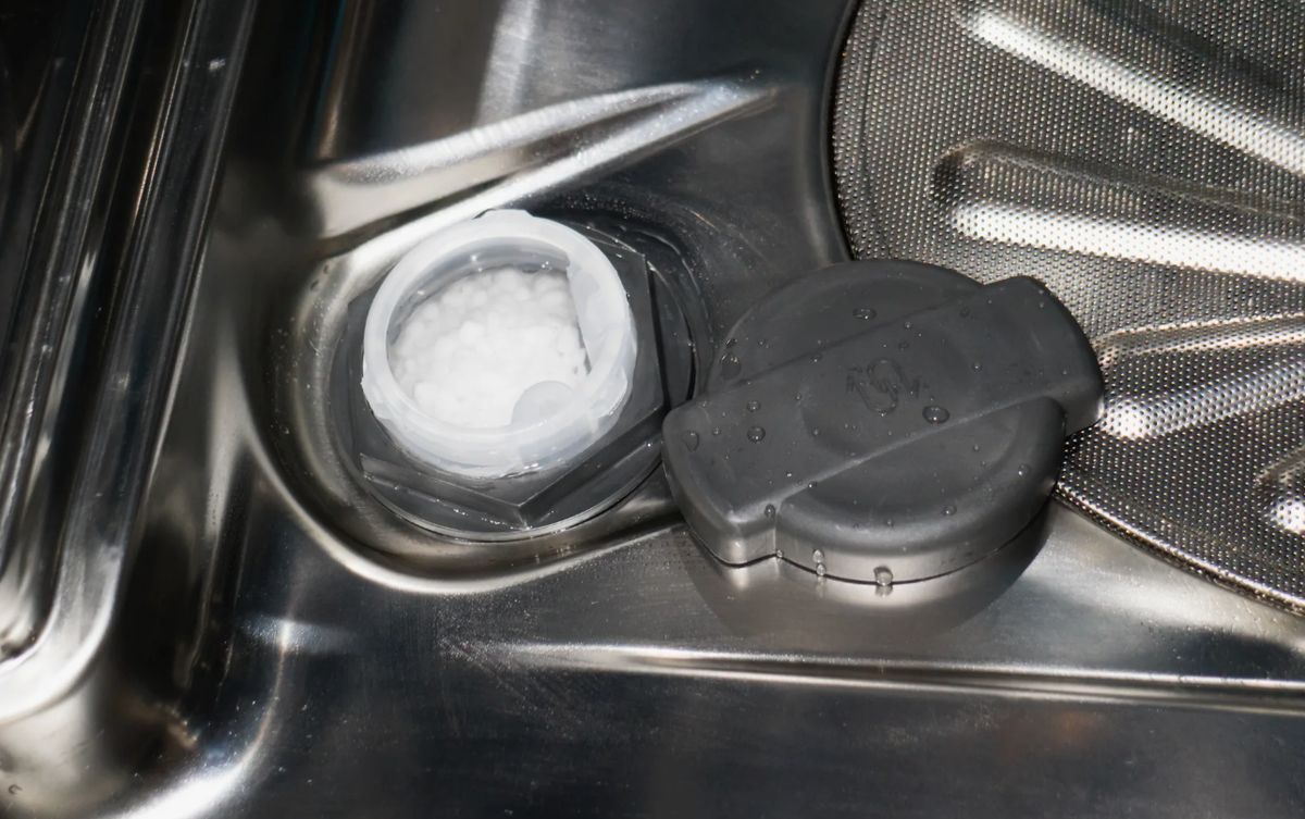 Важность контроля жесткости воды для посудомоечных машин