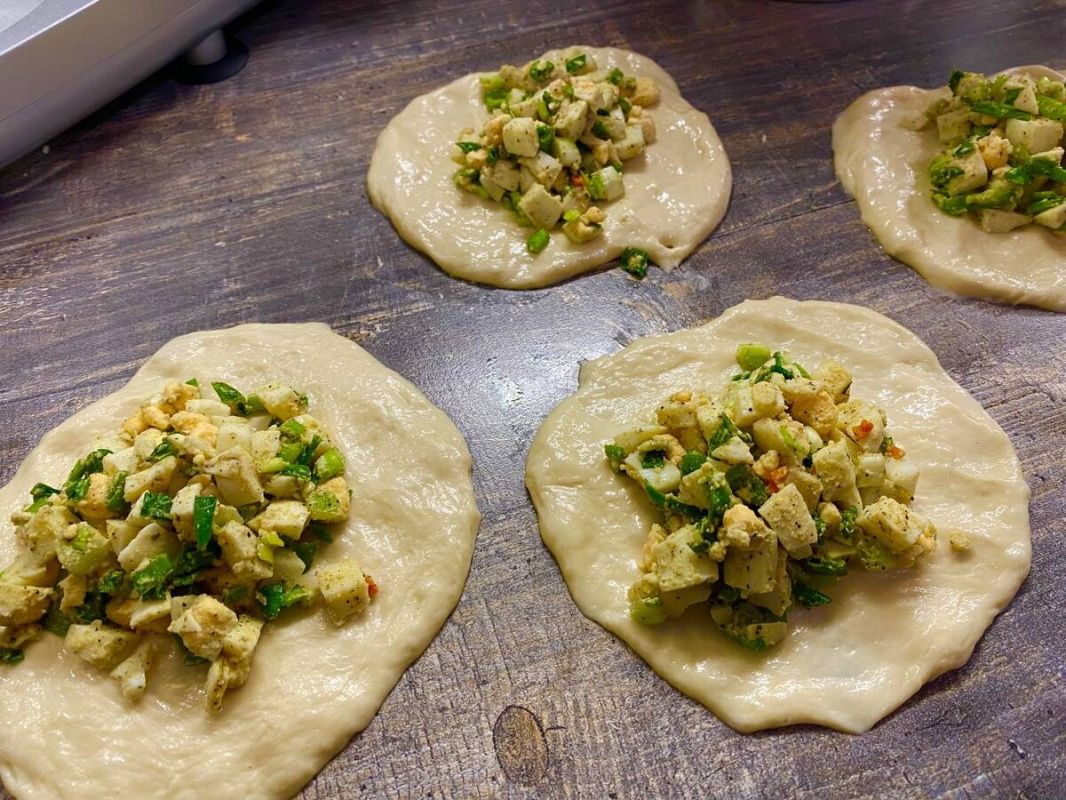 Как сделать начинку с яйцом и луком настоящим кулинарным шедевром