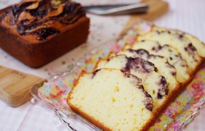 Вкусный кефирный пирог с вареньем, который покорит всех