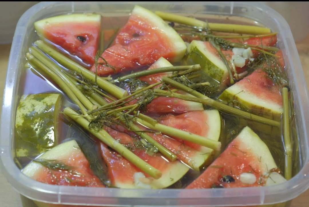 Необычный деликатес: как мариновать арбуз с пикантным вкусом