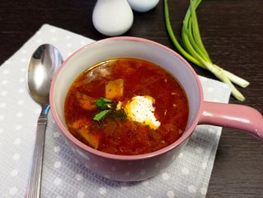 Сытный борщ с квашеной капустой и грибами, который согреет в холод