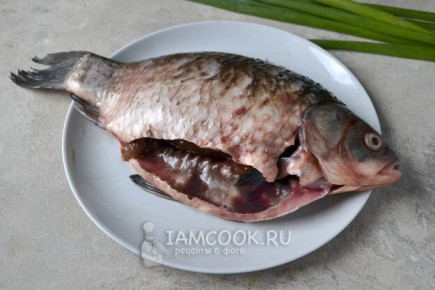 Конец мифам о рыбьих головах: как приготовить уху из карася