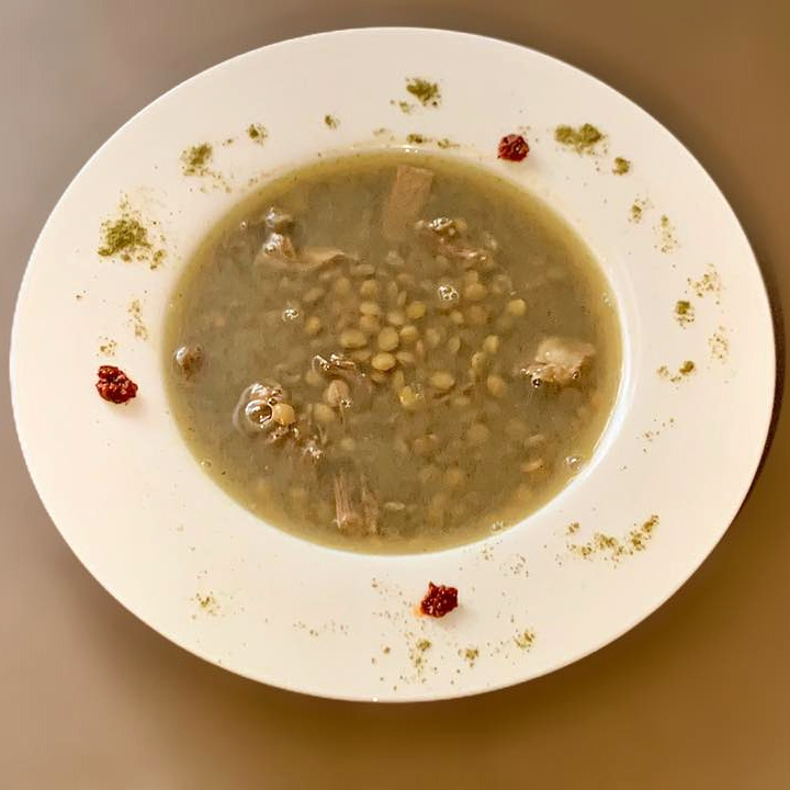 Питательный суп из зелёной чечевицы на говяжьем бульоне