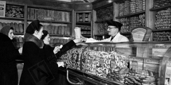 Жители ЮЗАО могут посетить виртуальную выставку о хлебе от Главархива