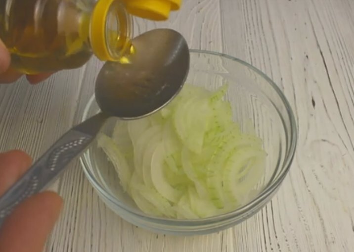 Необычный салат, который впечатлит всю семью