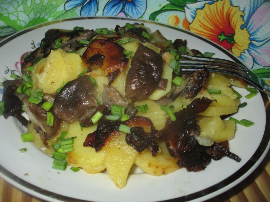 Жареная картошка с опятами: вкус, возвращающий в летние дни