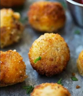 Вкусные и простые рецепты: картофельные тефтели и морковные крокеты