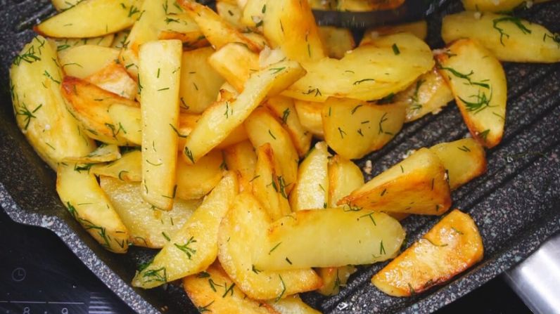 Непревзойденные рецепты картошки: как правильно жарить и запекать