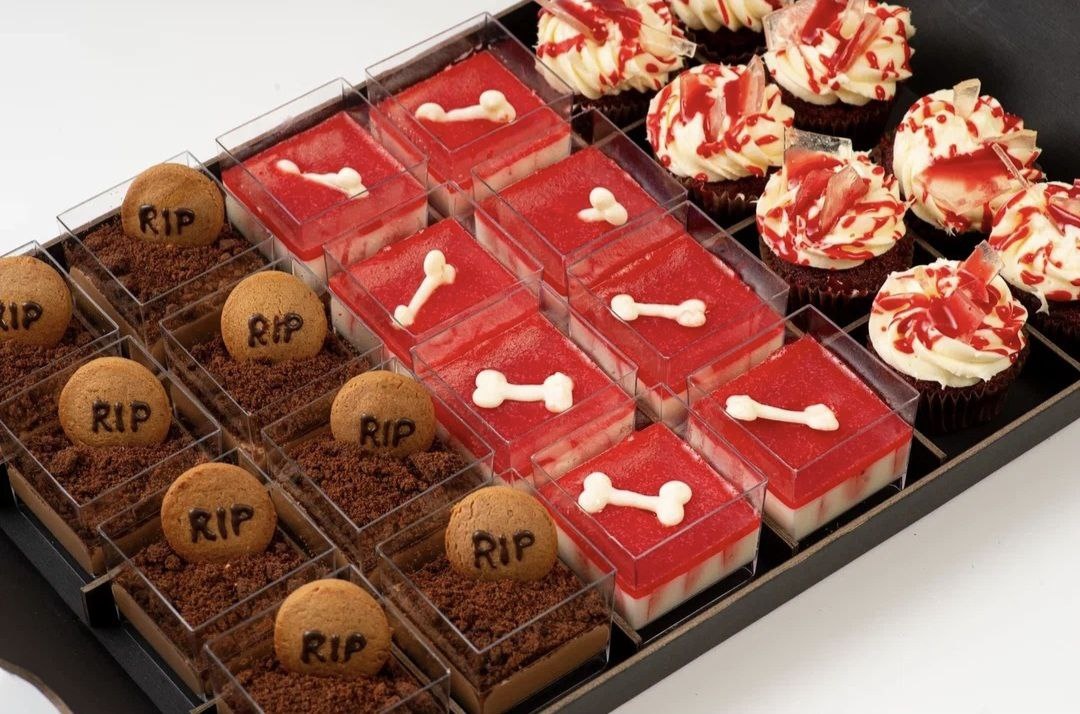 Набор десертов для Хэллоуина: сладкие ужасы в каждой порции