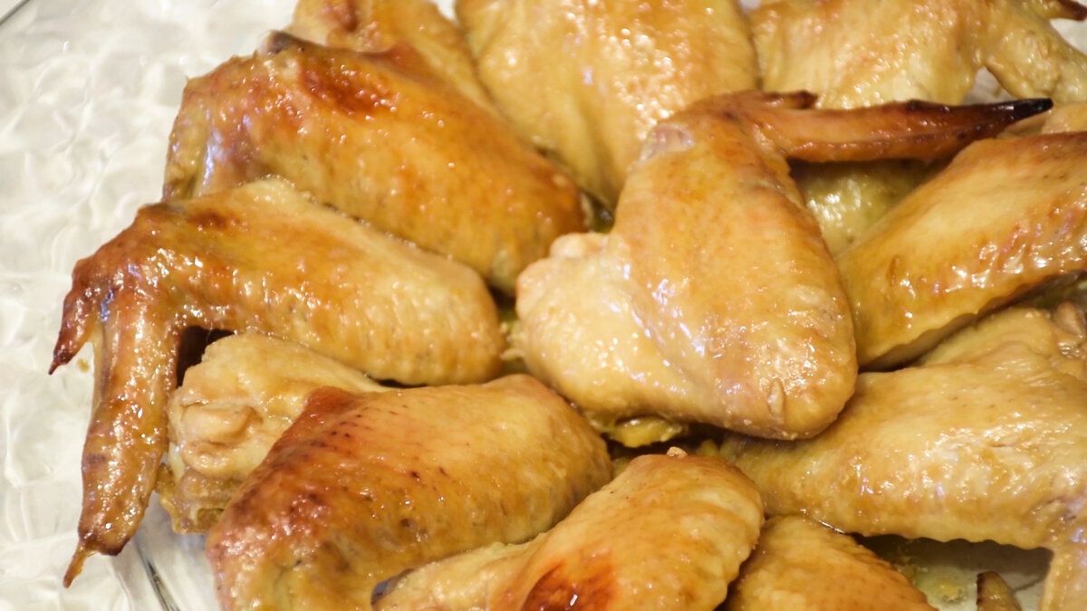 Вкусные куриные крылышки с соево-имбирным соусом: легко и просто