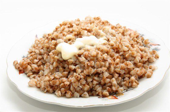 Как приготовить ароматную гречневую кашу с маслом: простой рецепт