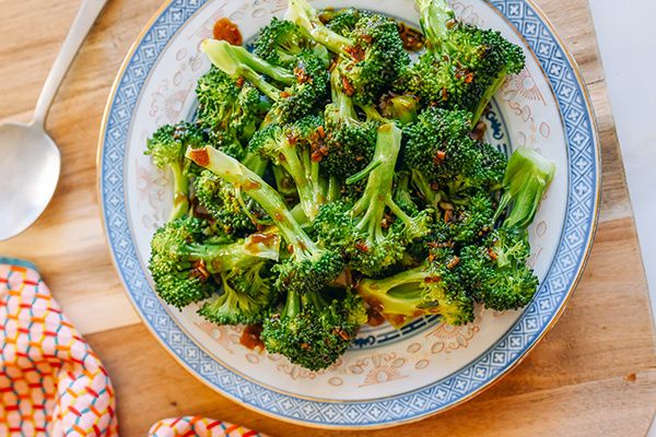 Как быстро и вкусно полюбить брокколи: легкий гарнир на пару за 10 минут