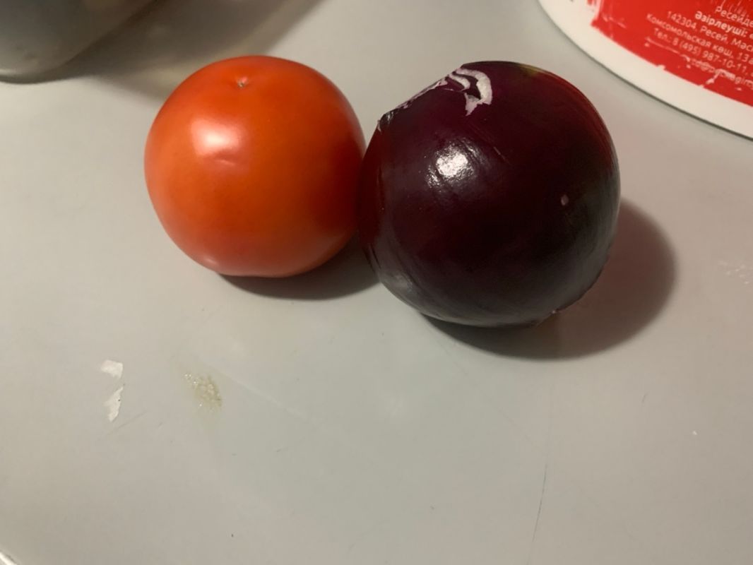 Как безопасно резать круглые овощи и фрукты: секреты профессиональных поваров