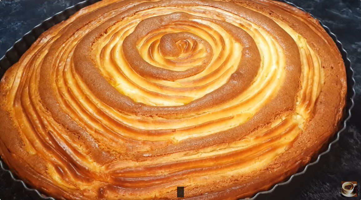 Нежный яблочный торт с заварным кремом: быстро и просто