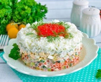 Нежный салат с красной икрой: пошаговый рецепт