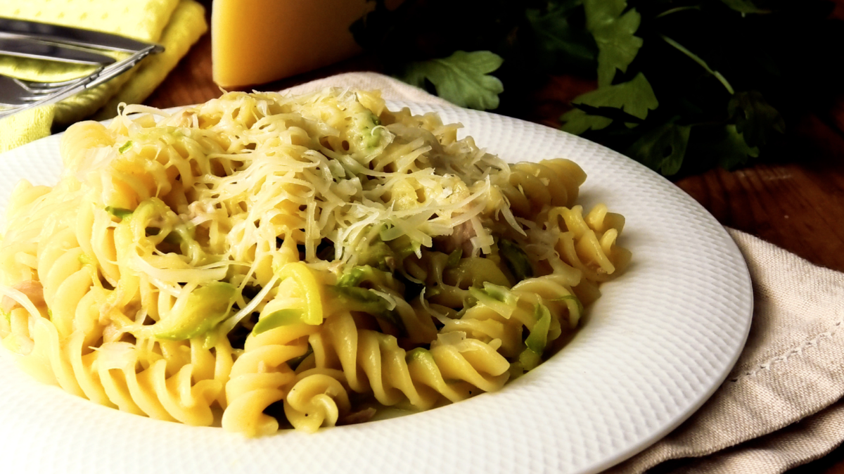 Быстрая паста с кабачками и тунцом для идеального ужина