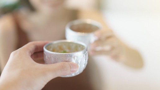 Можно ли запивать еду: мифы и реальность