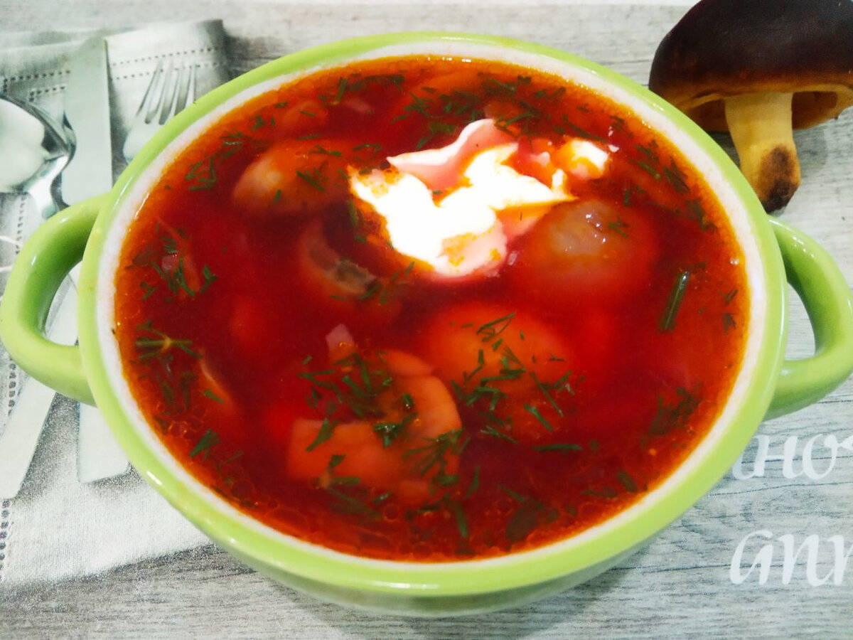 Нутряный борщ с грибами: классика с новым вкусом