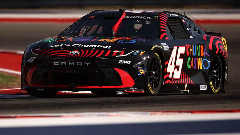 Реддик демонстрирует невероятный финиш, одерживая третью победу в NASCAR Cup