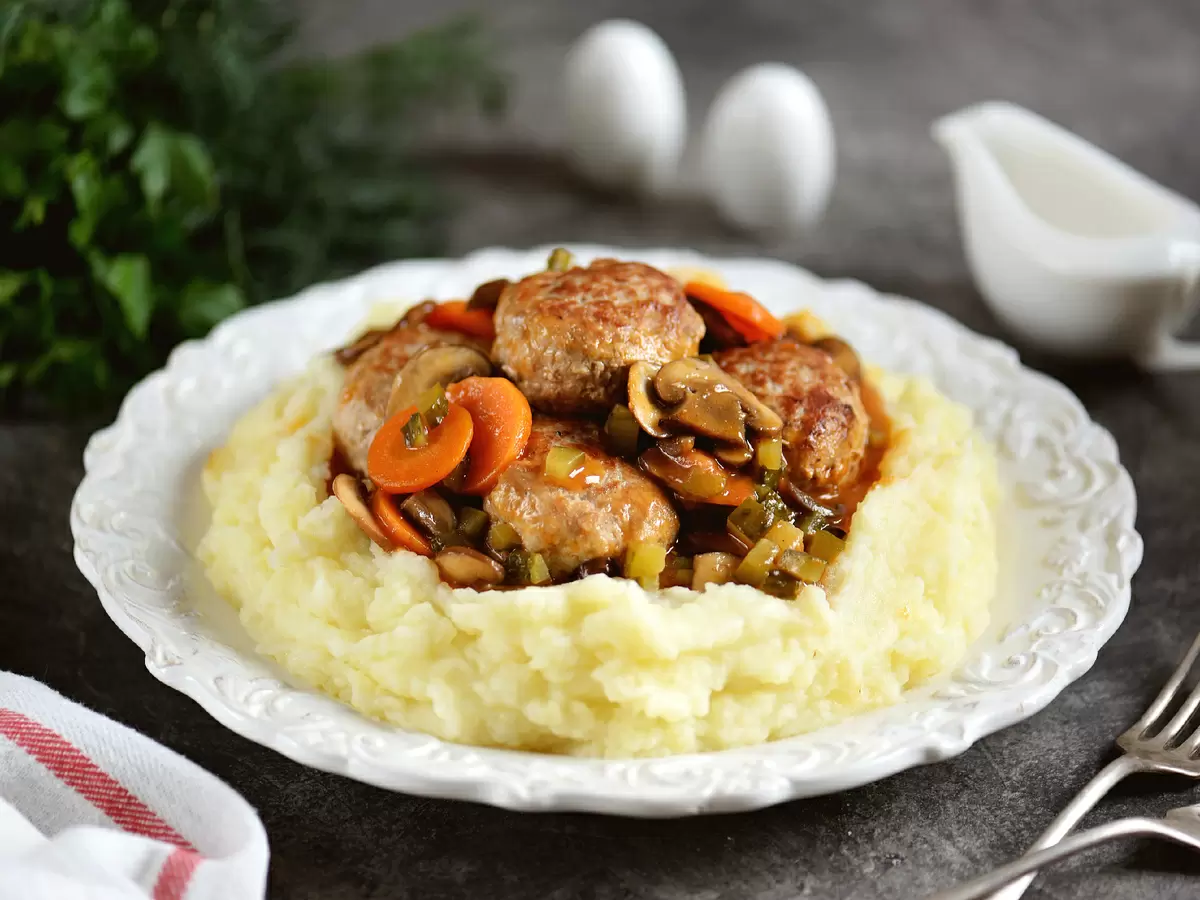 Почему стоит попробовать котлеты с необычным соусом