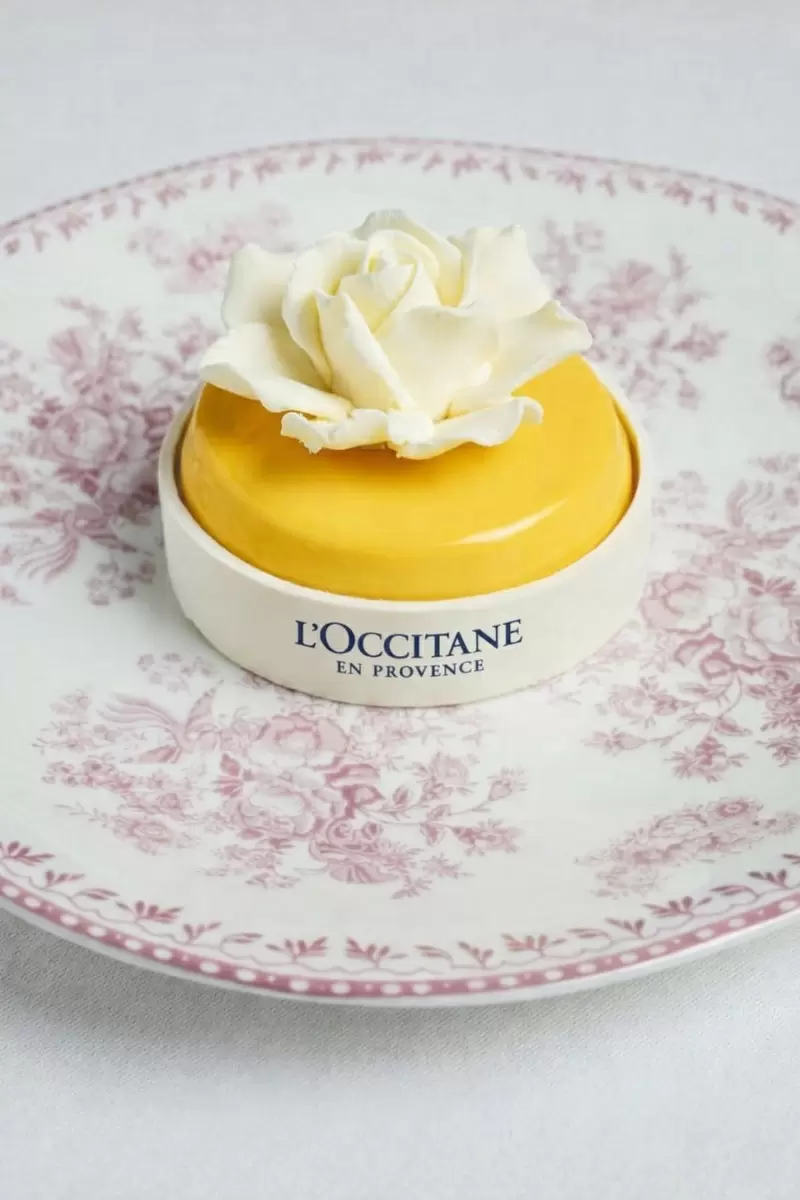 Куда выйти накануне 8 марта: обновление косметички с десертом