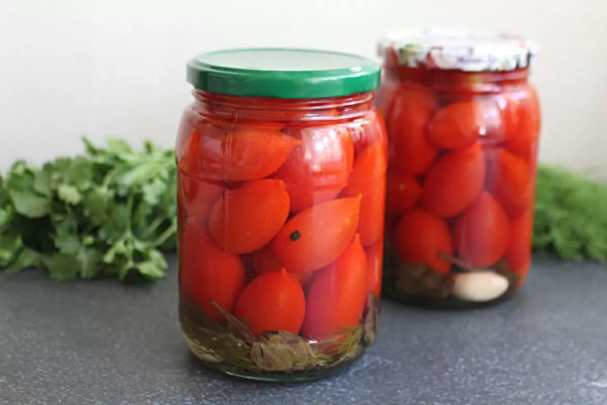 Погружаемся в мир вкуса: помидоры на зиму с базиликом и укропом