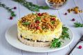 Салат с курицей, черносливом и грецким орехом