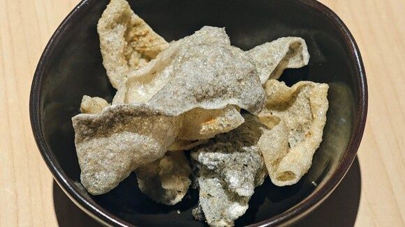 Чипсы и заливное из рыбьей шкуры: быстрая кулинарная магия